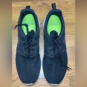 Men’s size 11 Nike Roshe shoes